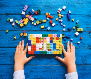 klocki lego i playmobil
